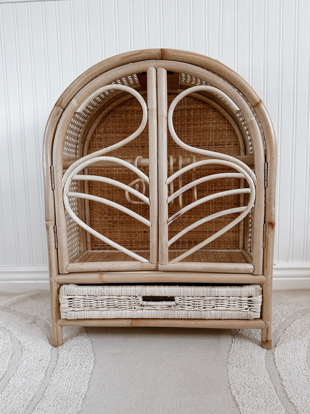 X- Large Dolls-size rattan Wardrobe